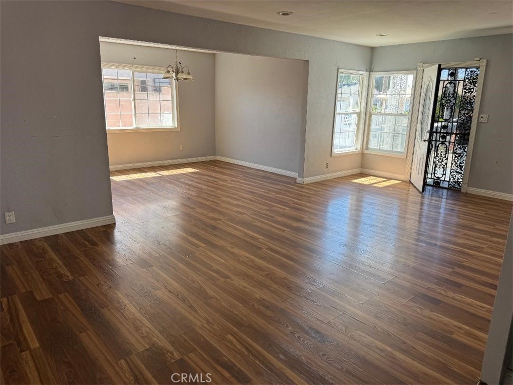 2412 W Raymond Property Photo 7