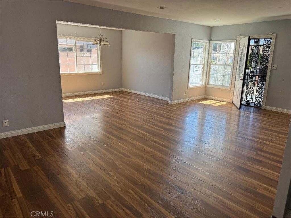 2412 W Raymond Property Photo 7
