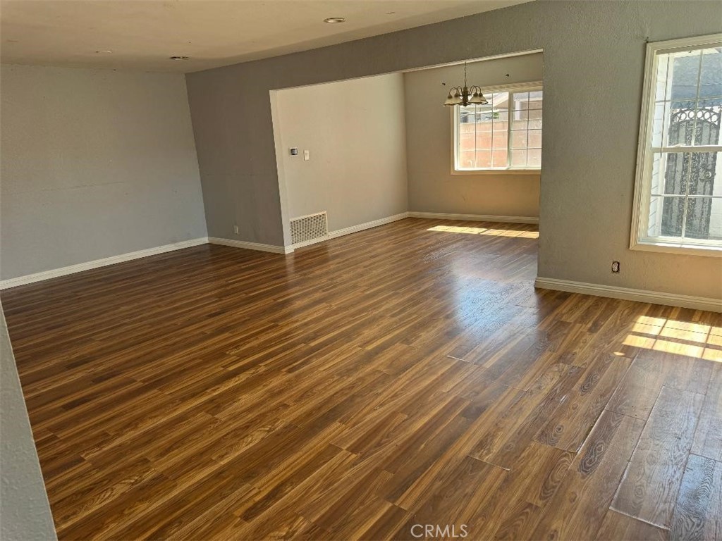 2412 W Raymond Property Photo 8