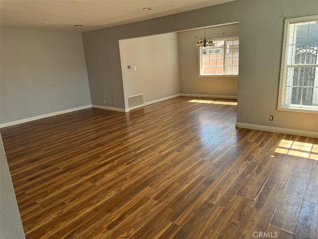 2412 W Raymond Property Photo 8