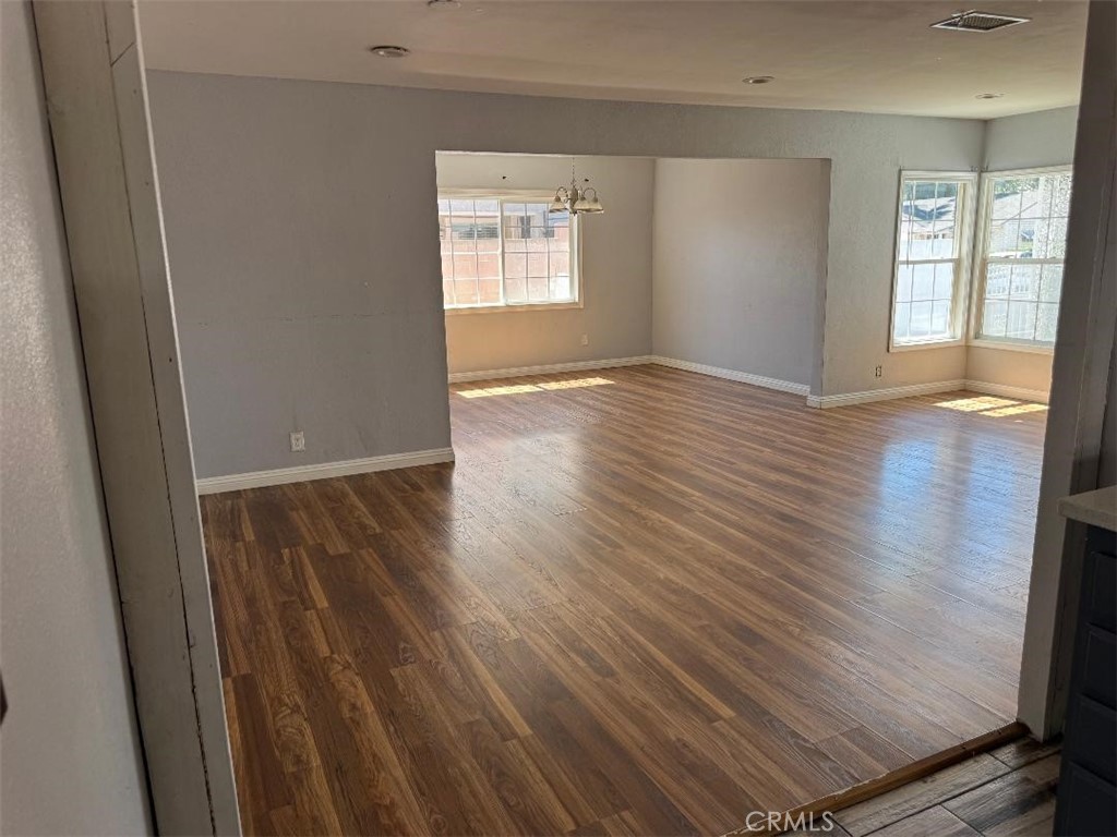 2412 W Raymond Property Photo 9