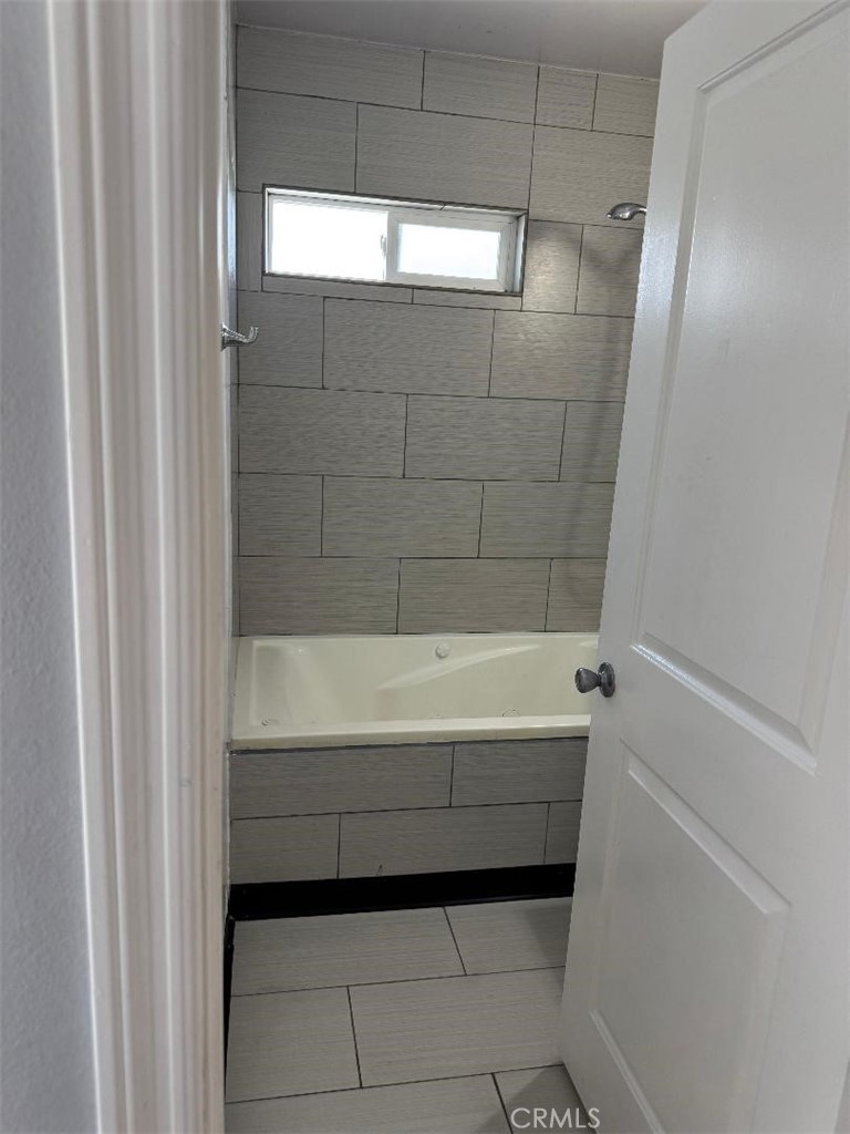 2412 W Raymond Property Photo 32