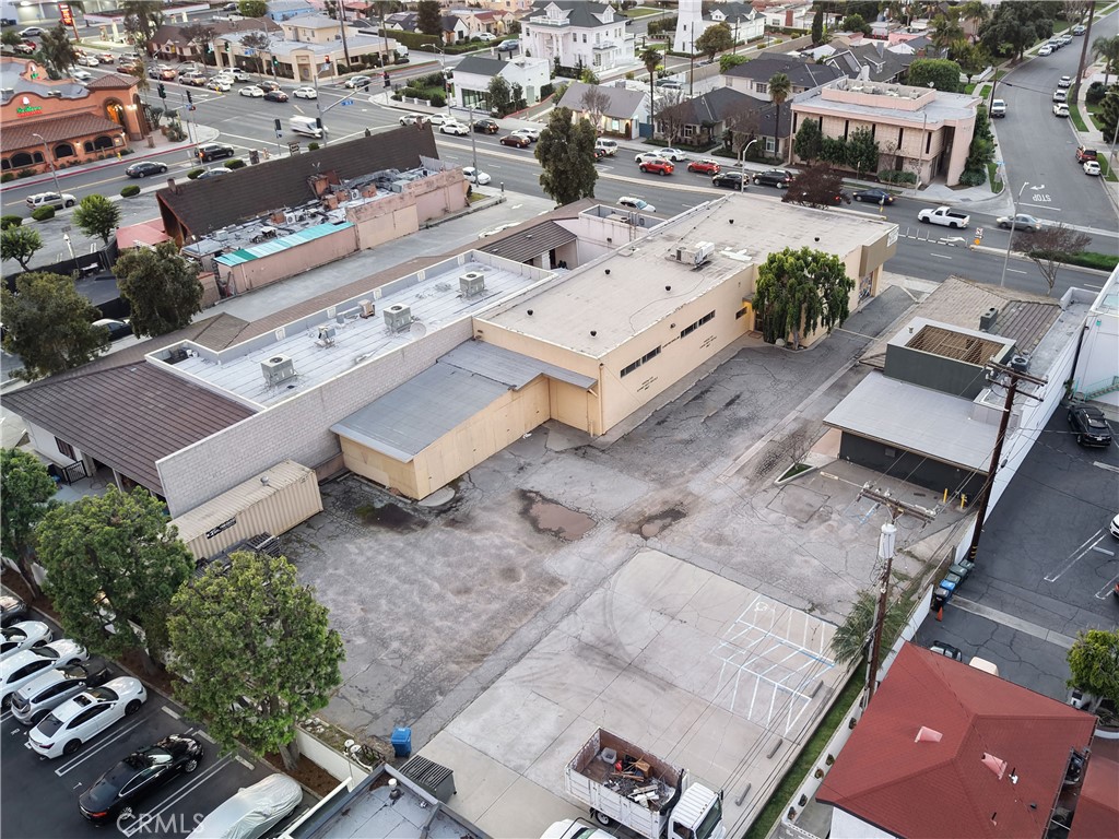 10900 Paramount Property Photo 7