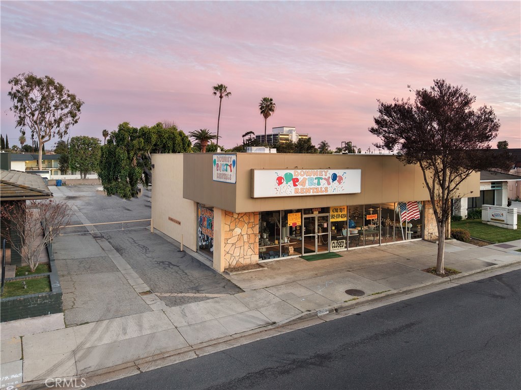10900 Paramount Property Photo 10