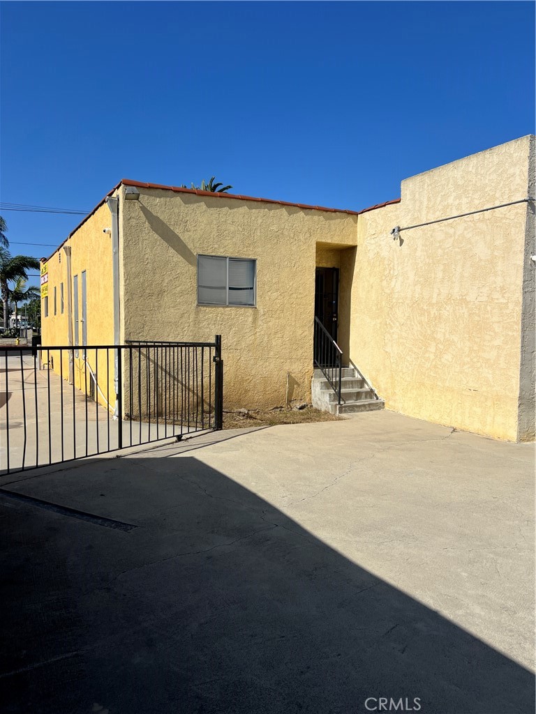 418 E Arbor Vitae Property Photo 4
