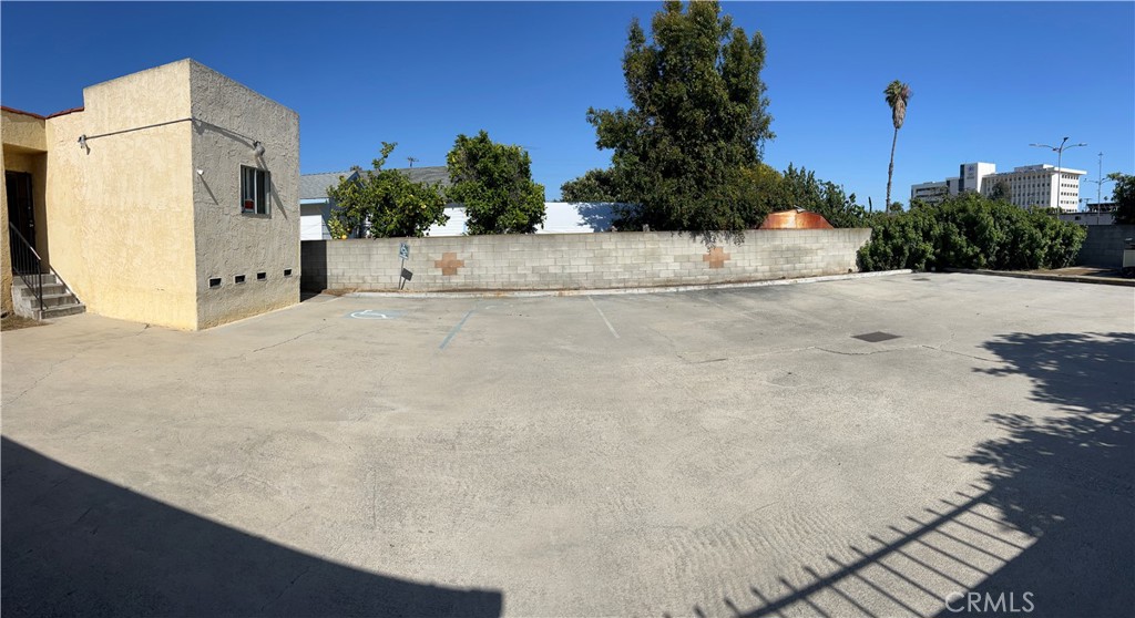 418 E Arbor Vitae Property Photo 6