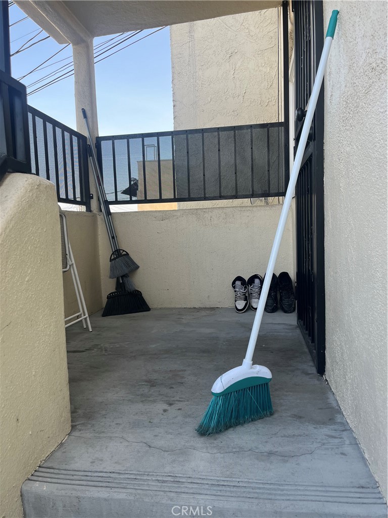 5833 E Beverly Boulevard Property Photo 3