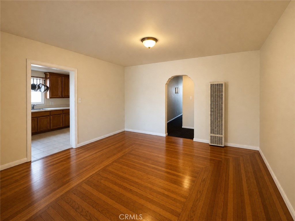2032 W 77th St Property Photo 3
