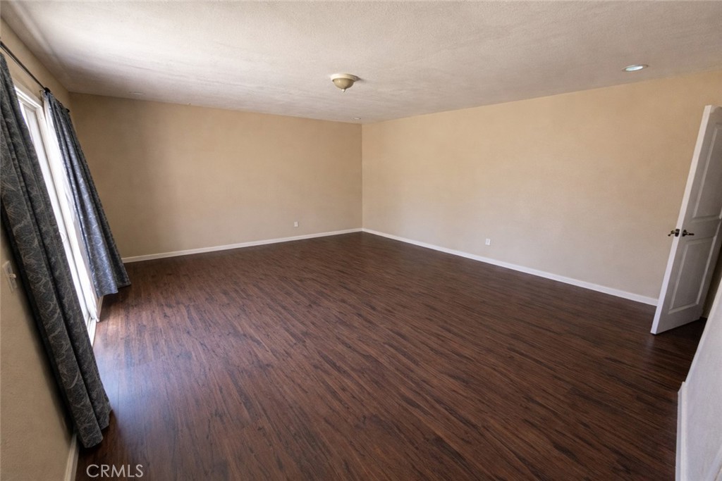 2032 W 77th St Property Photo 7