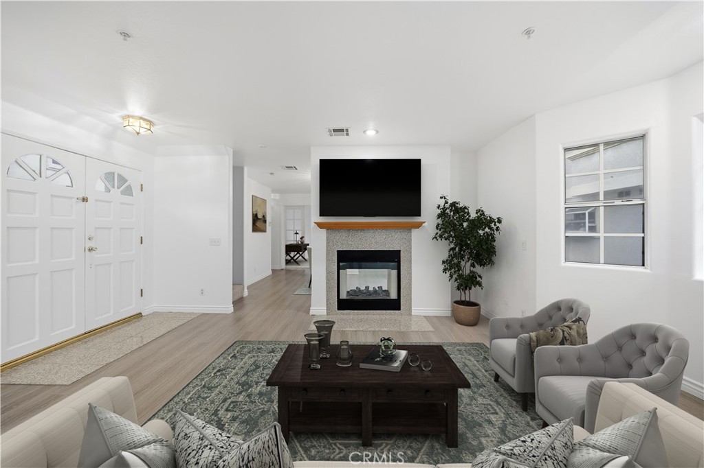 1230 Elm G Property Photo 1