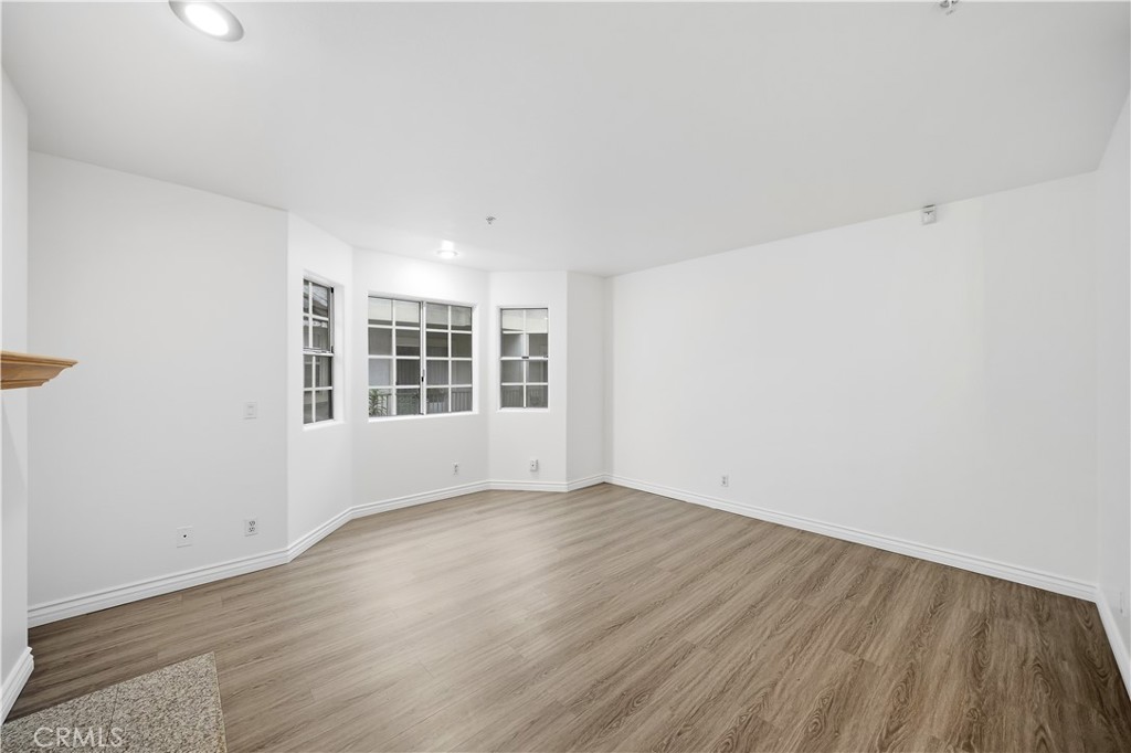 1230 Elm G Property Photo 7