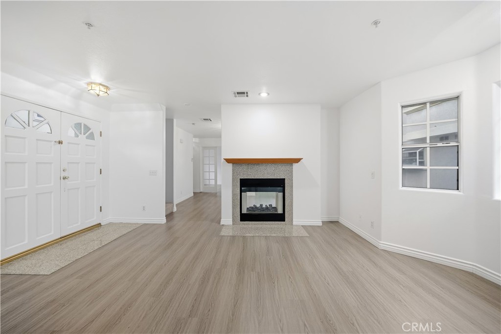 1230 Elm G Property Photo 8