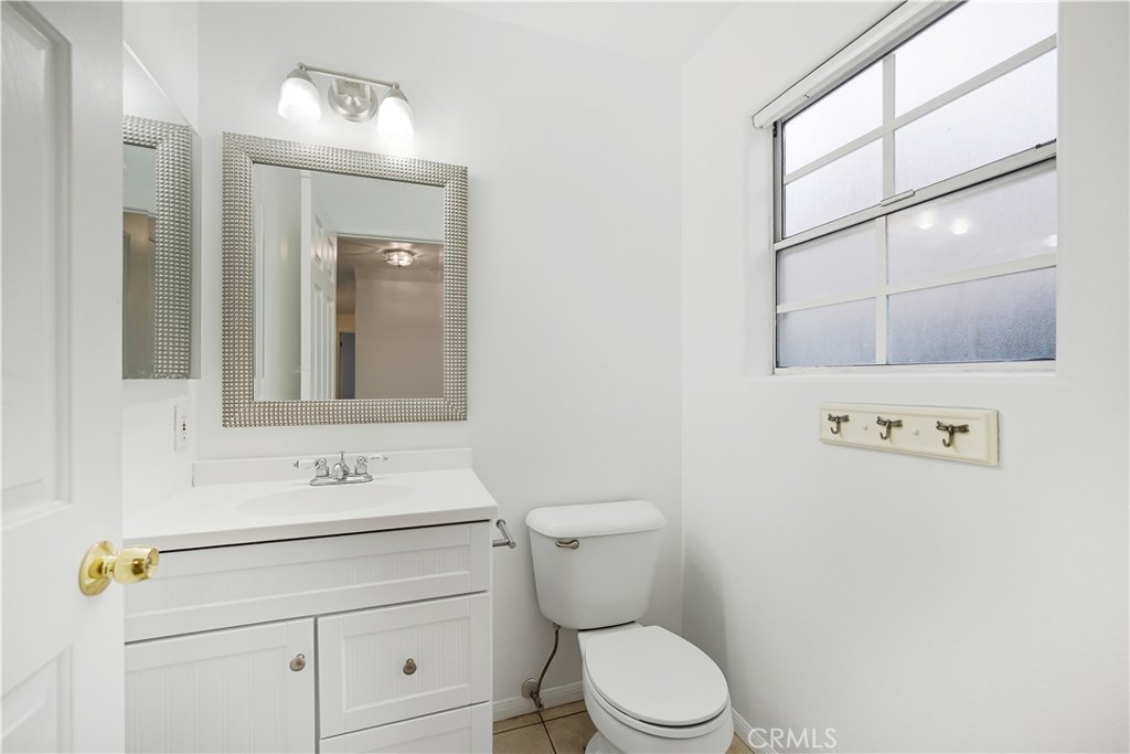 1230 Elm G Property Photo 14