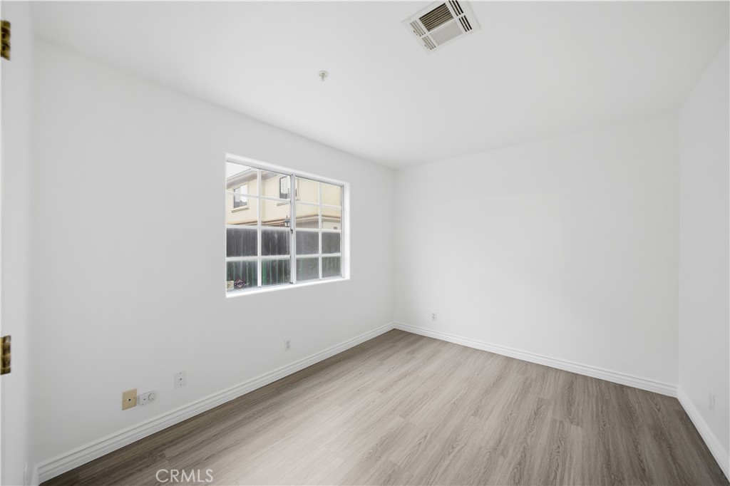 1230 Elm G Property Photo 16
