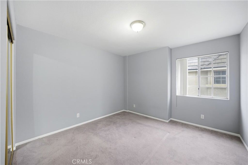 1230 Elm G Property Photo 19