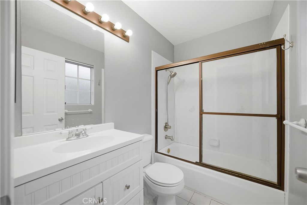 1230 Elm G Property Photo 24