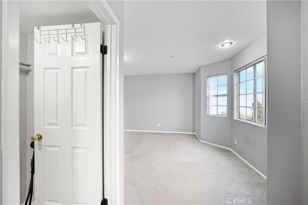 1230 Elm G Property Photo 25