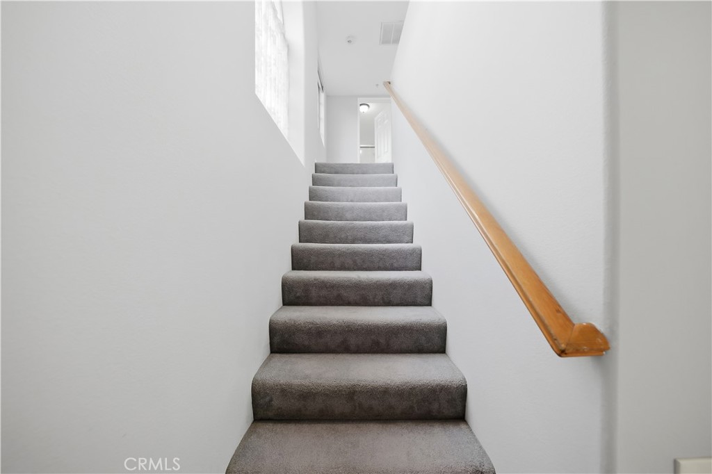 1230 Elm G Property Photo 29