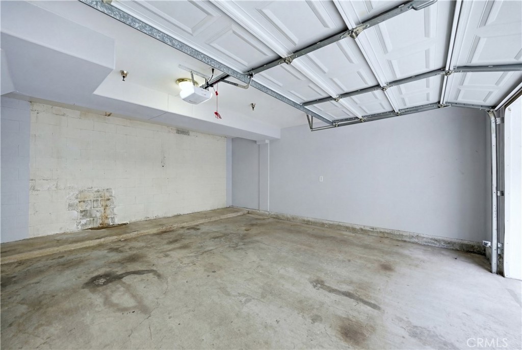 1230 Elm G Property Photo 30