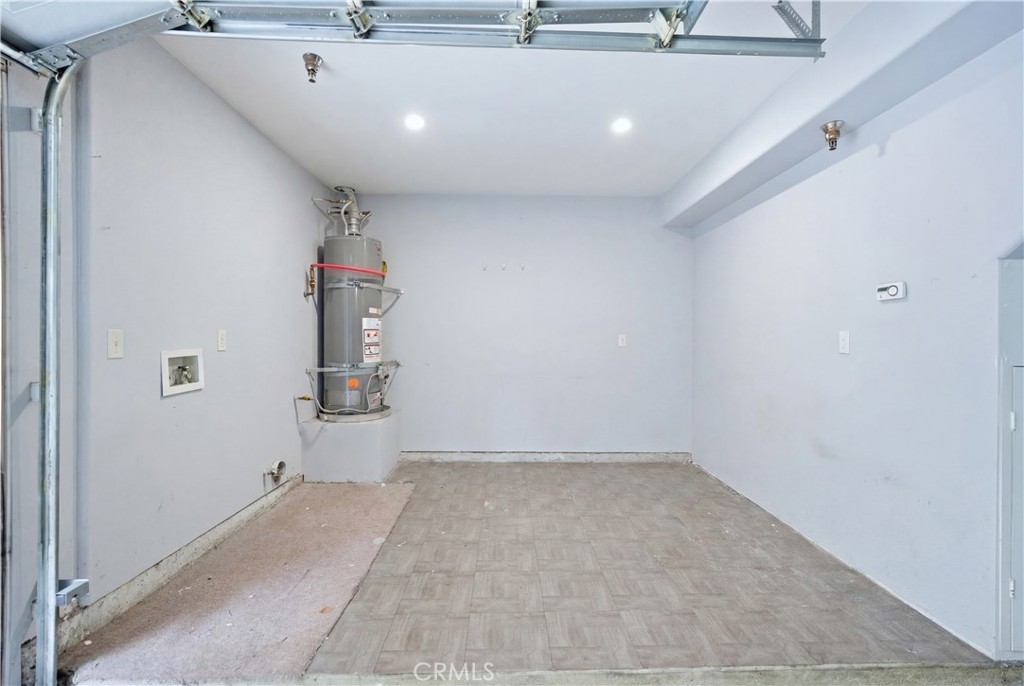 1230 Elm G Property Photo 31