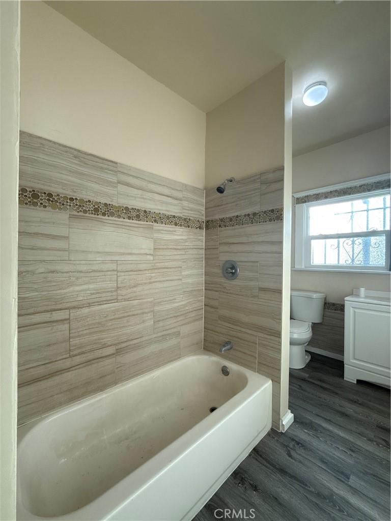 240 W 54th Property Photo 5
