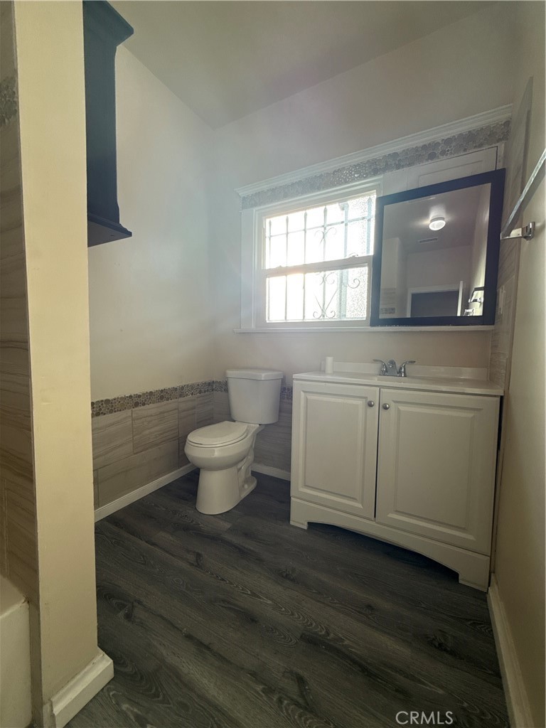 240 W 54th Property Photo 6