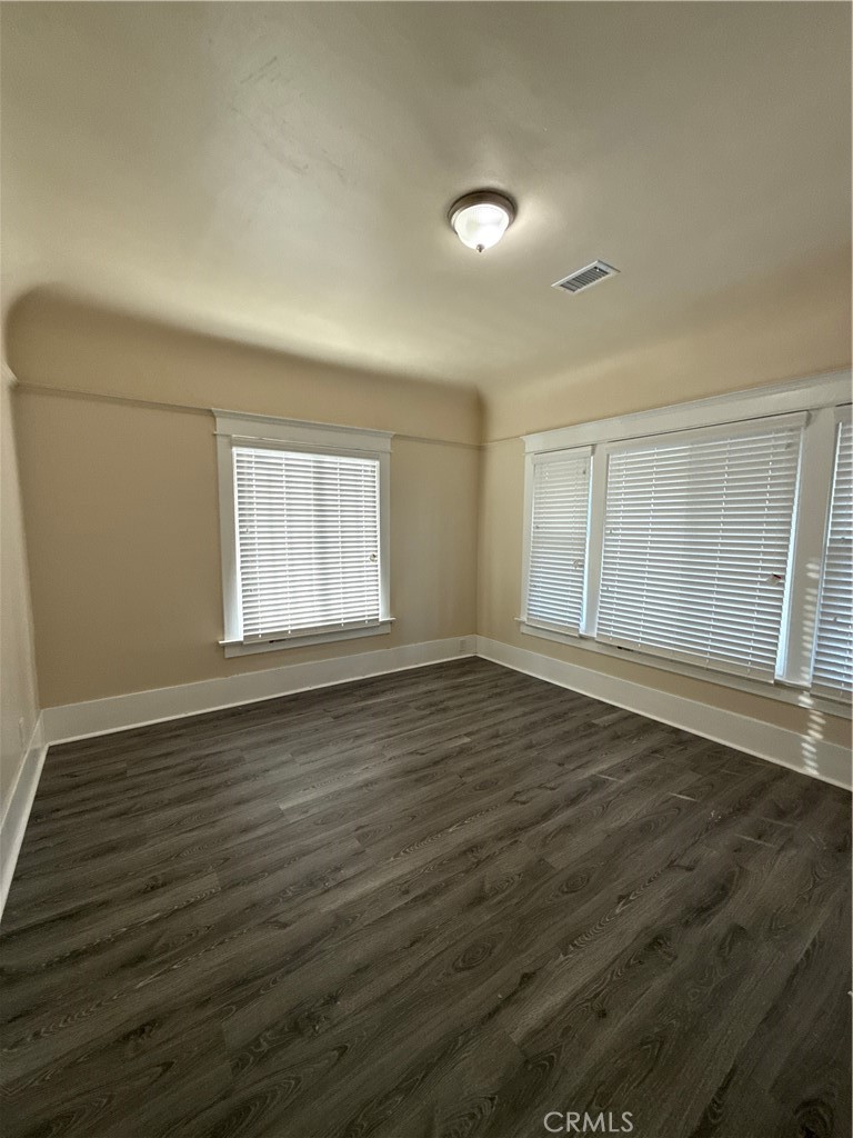 240 W 54th Property Photo 8