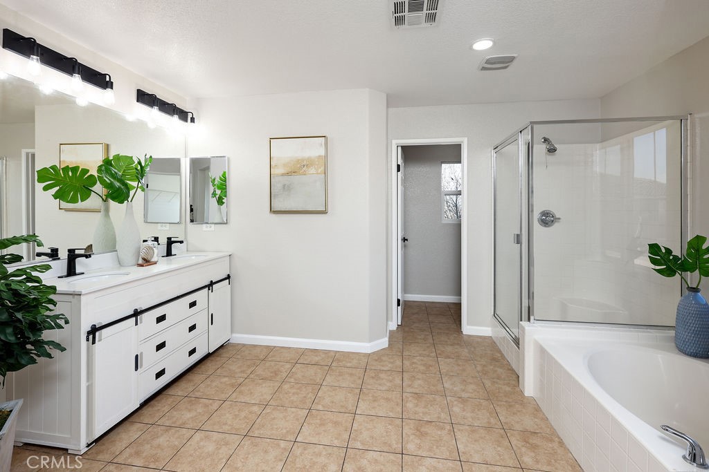 1832 E Ivesbrook Property Photo 17