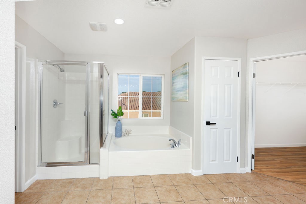 1832 E Ivesbrook Property Photo 18