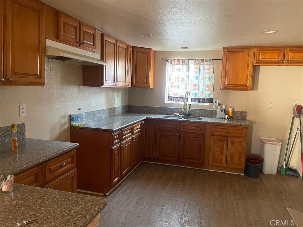 15823 Walnut Property Photo 8