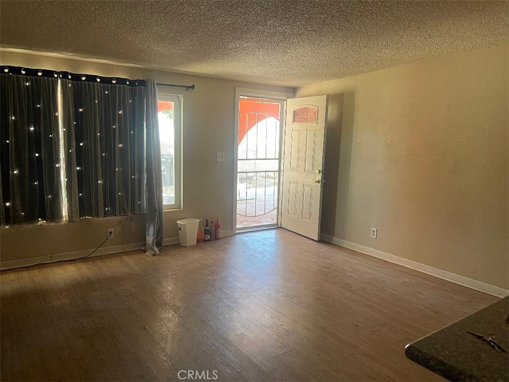 15823 Walnut Property Photo 10