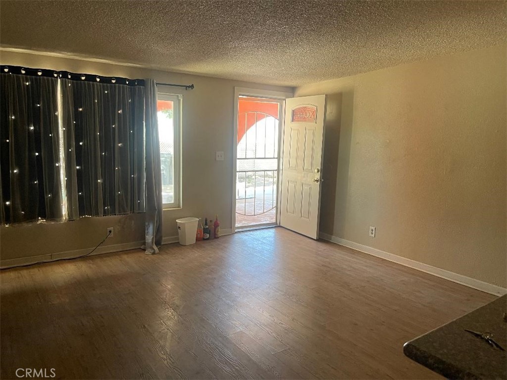 15823 Walnut Property Photo 10