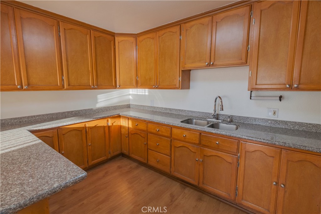 1140 Pacific Ave 20 Property Photo 6