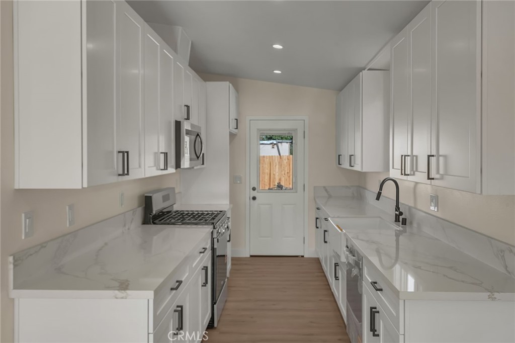 11203 Redberry Property Photo 6