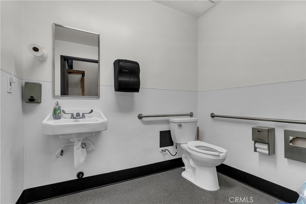 5110 Whittier Property Photo 17