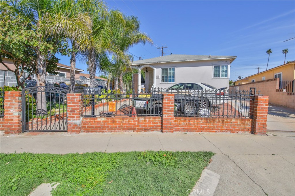 10502 Ravenswood Property Photo 2