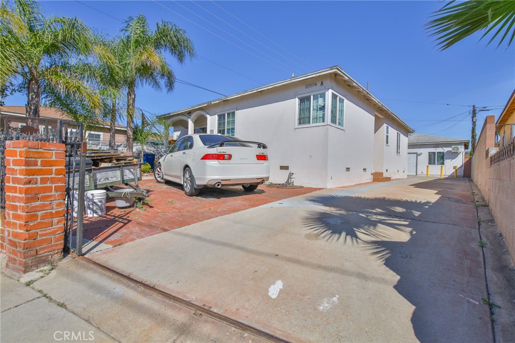 10502 Ravenswood Property Photo 4