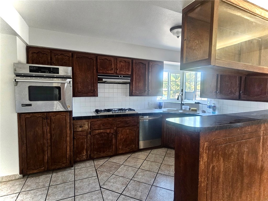 10502 Ravenswood Property Photo 5