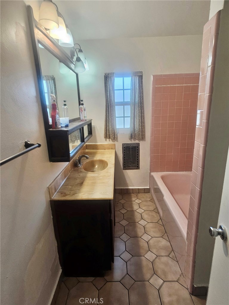 10502 Ravenswood Property Photo 8