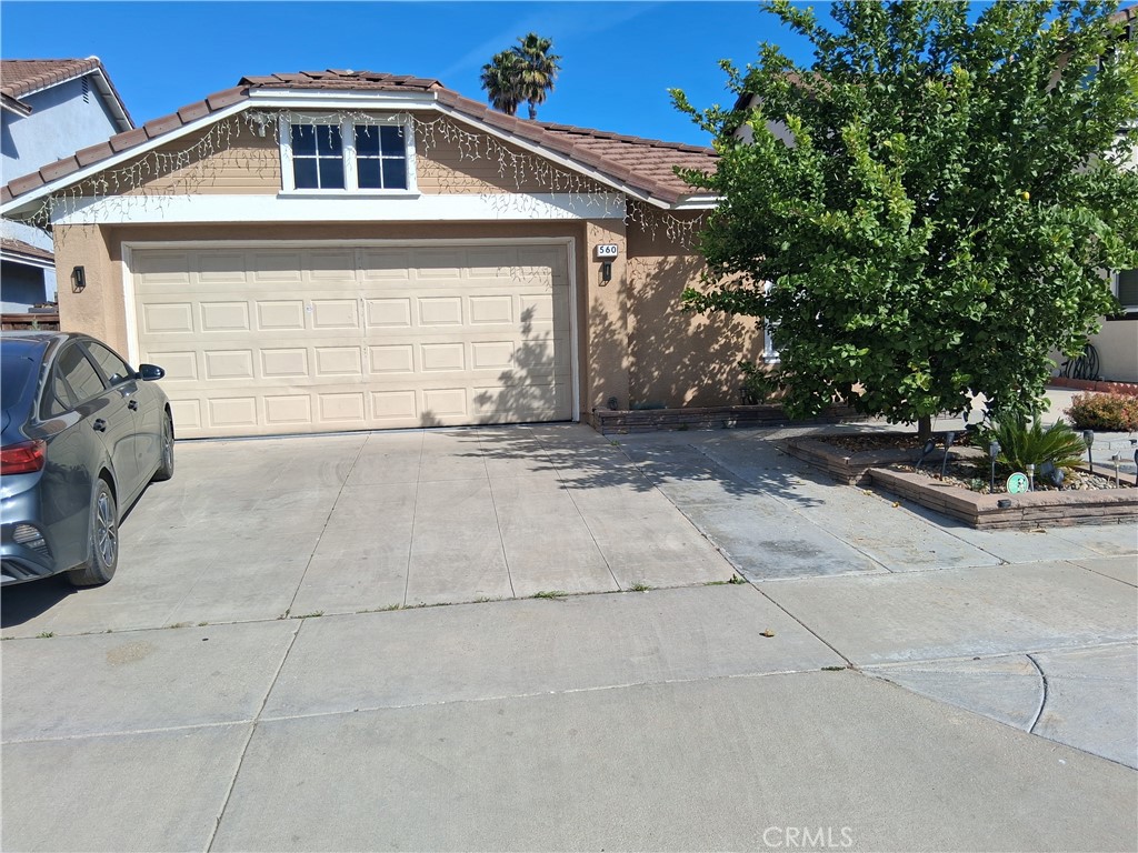 560 Coudures Property Photo 1