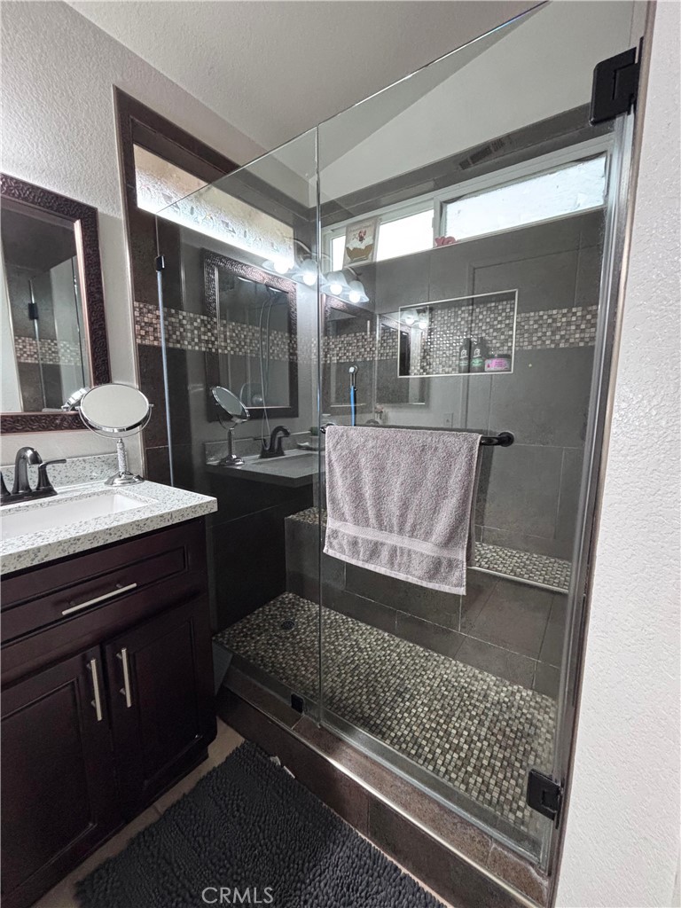 560 Coudures Property Photo 2