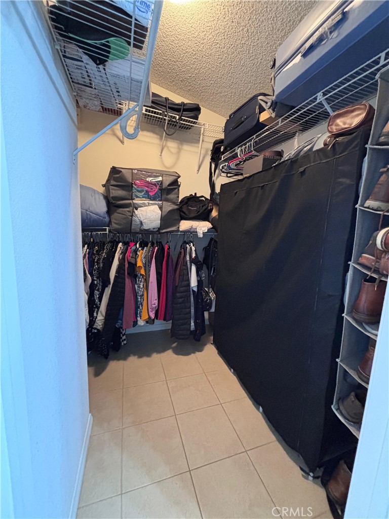 560 Coudures Property Photo 4