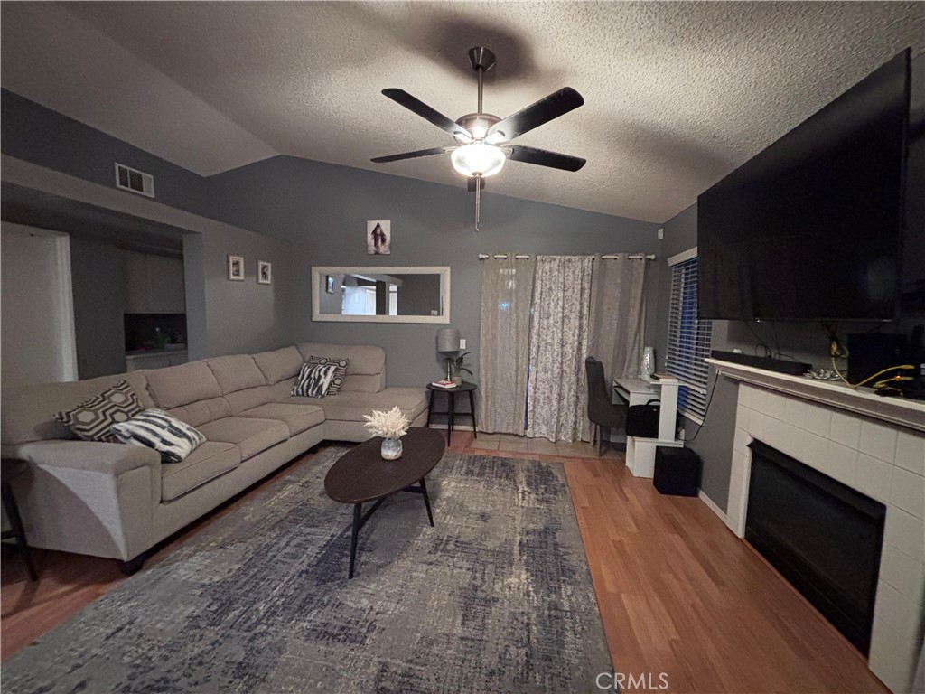 560 Coudures Property Photo 9