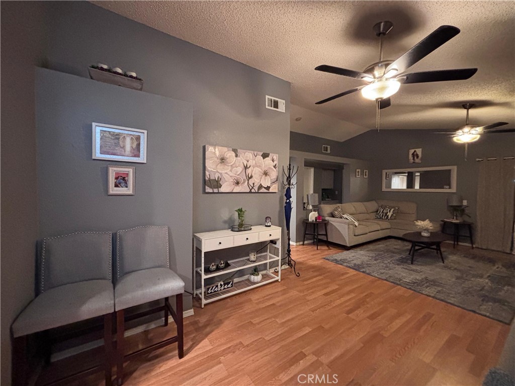 560 Coudures Property Photo 14