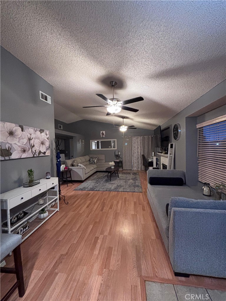 560 Coudures Property Photo 24