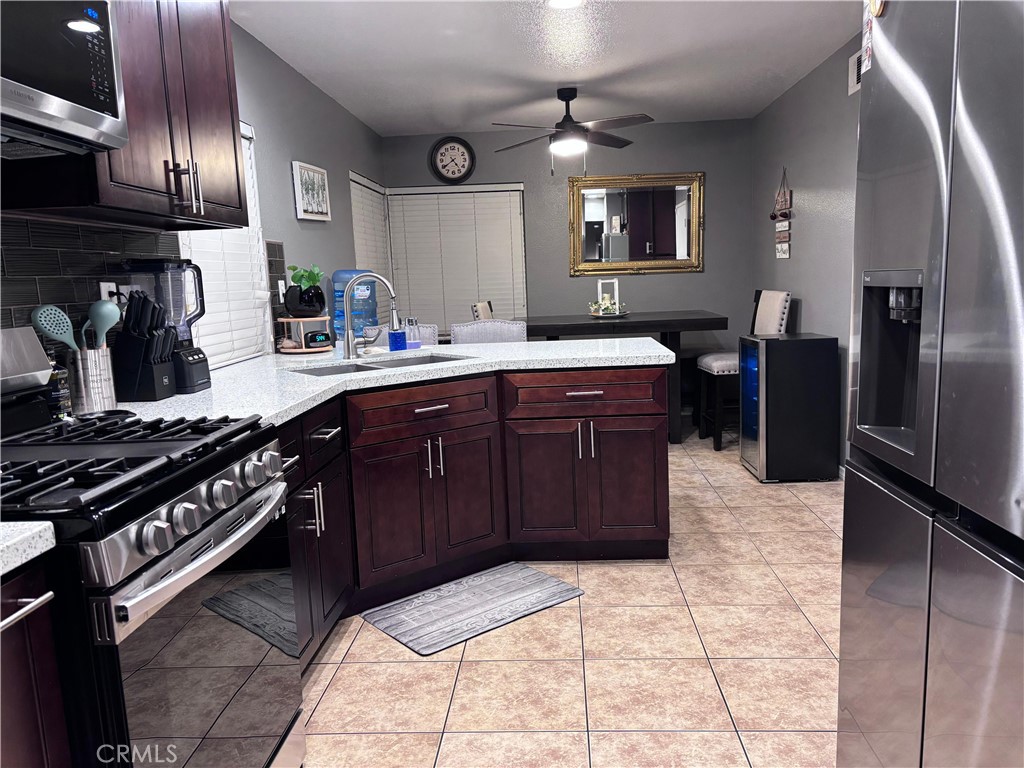 560 Coudures Property Photo 26