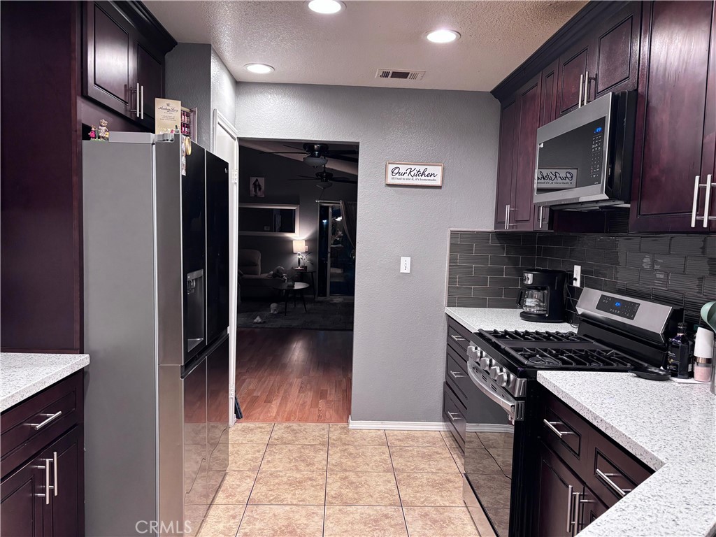 560 Coudures Property Photo 32