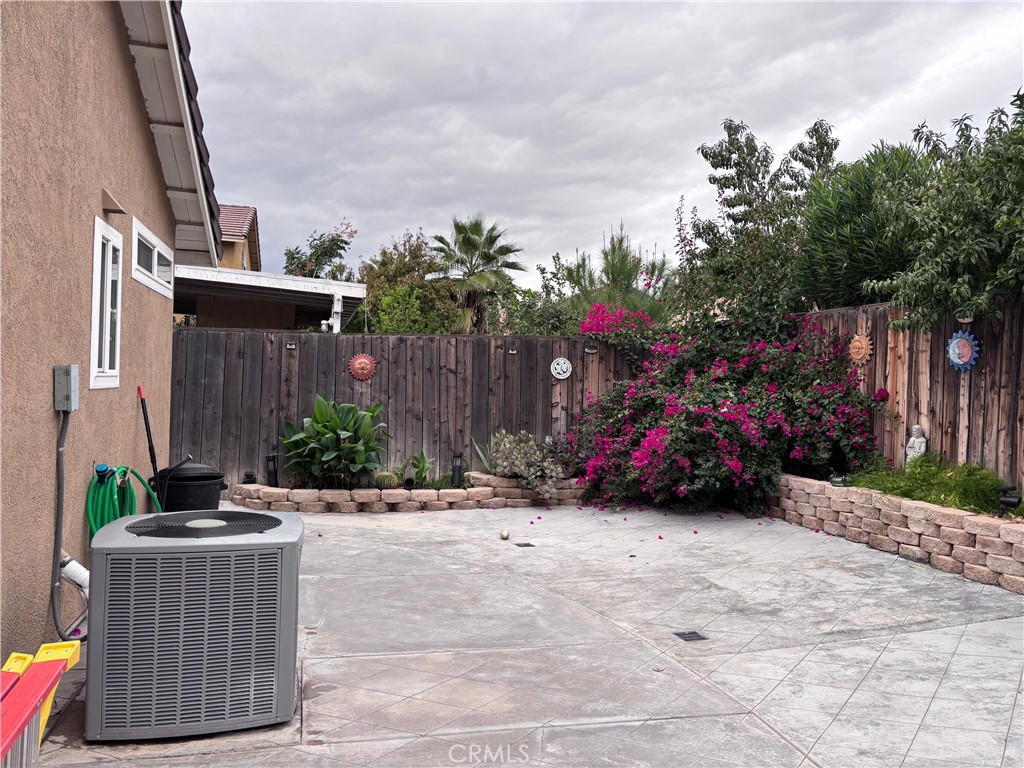 560 Coudures Property Photo 33
