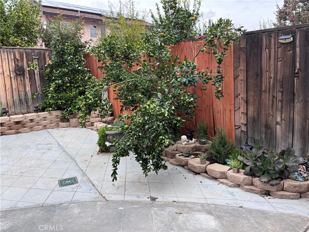560 Coudures Property Photo 34