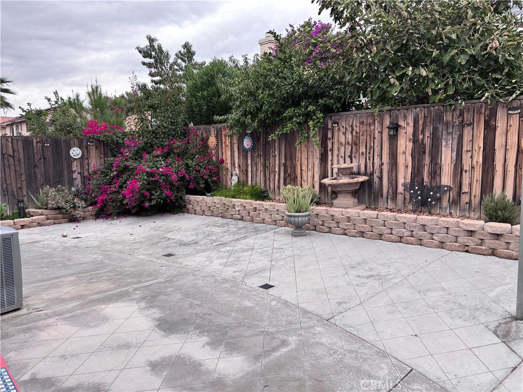 560 Coudures Property Photo 35